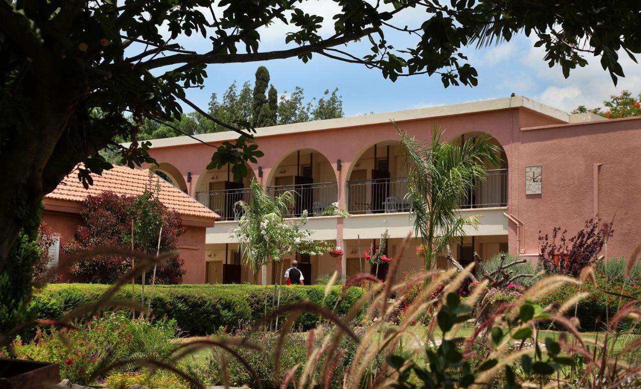 Shaar Hagolan Kibbutz Country Lodging Exterior photo