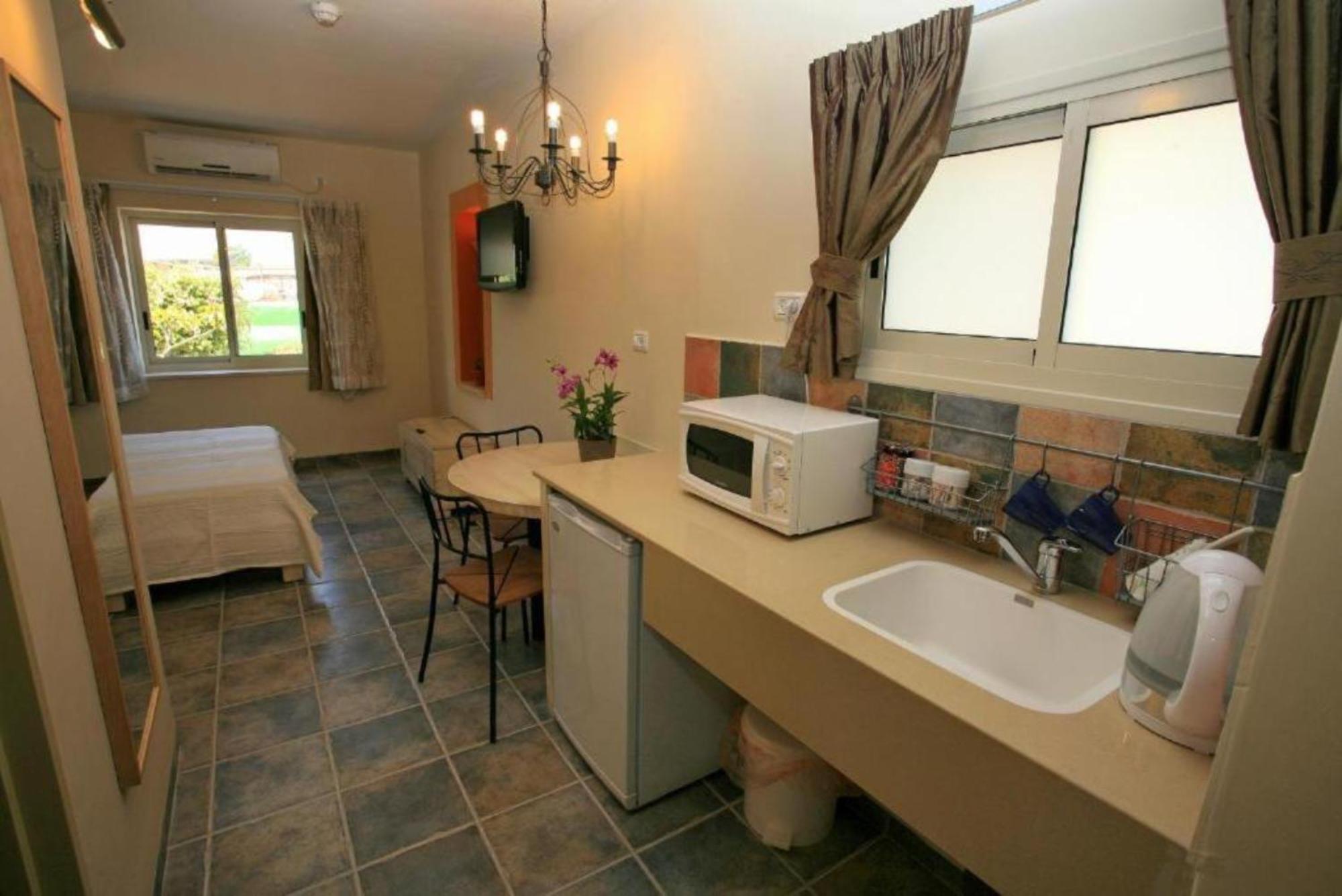 Shaar Hagolan Kibbutz Country Lodging Exterior photo