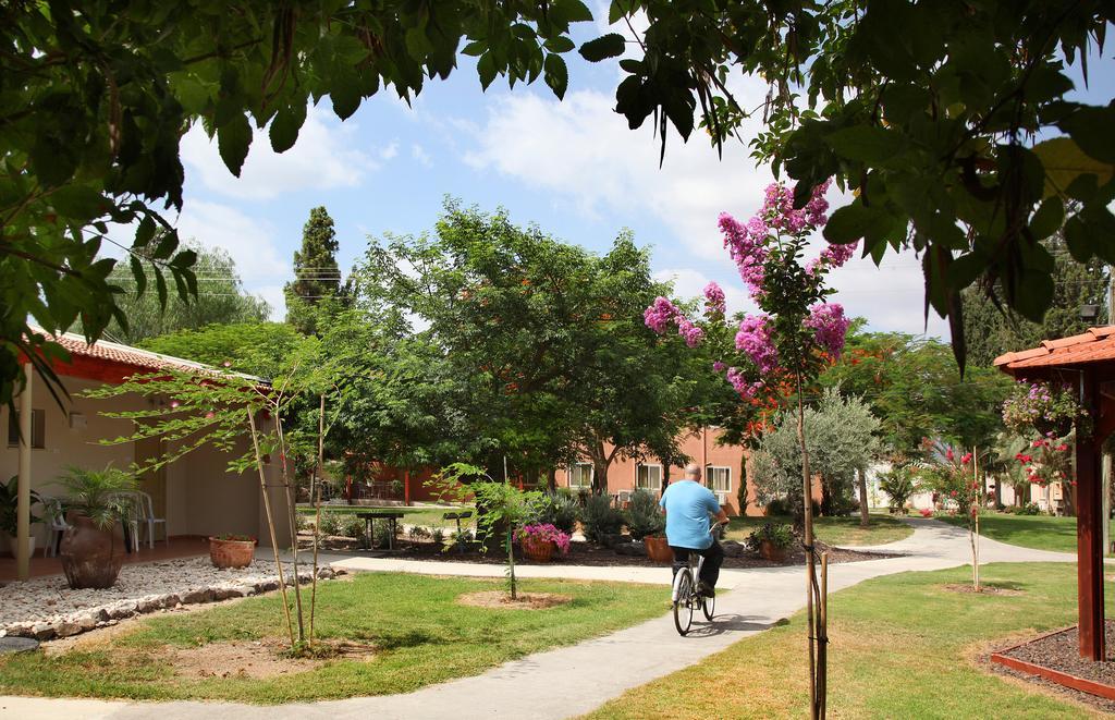 Shaar Hagolan Kibbutz Country Lodging Exterior photo